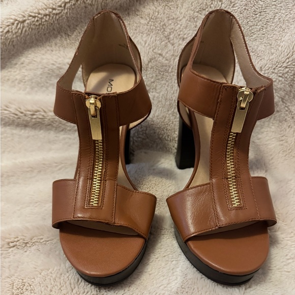 Moda Spana Brown Heels with Gold Accent - Picture 2 of 13